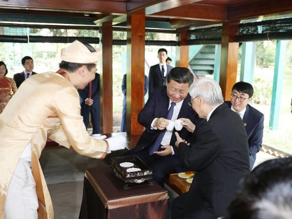 Cuộc Gặp Gỡ Thân Mật Giữa Cù Chí Hùng Và Nhà Văn Hoàng Anh Sướng từng đón tiếp Tỷ phú Bill Gates