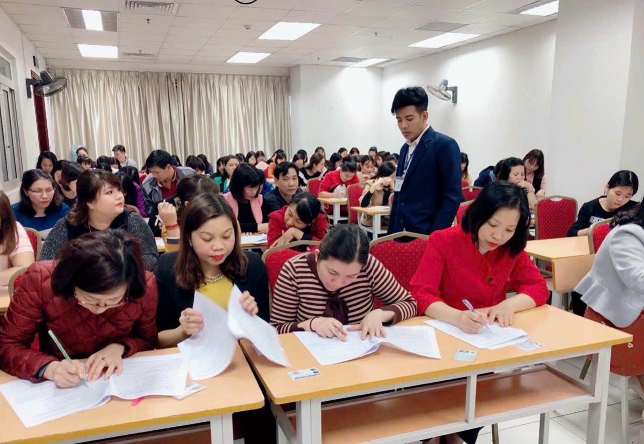 Anh Cù Chí Hùng – Đồng Hành Cùng Học Viên Trong Lớp Học APTIS